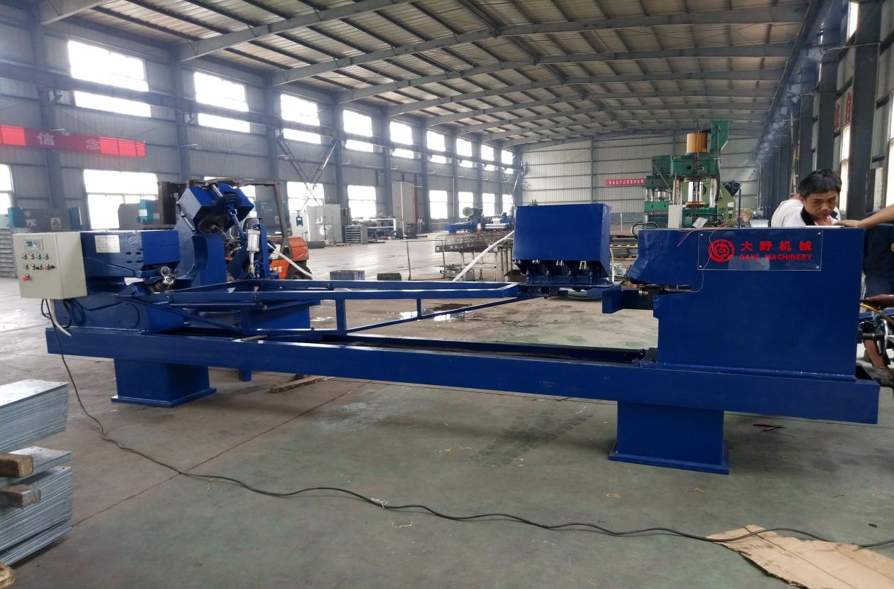 新鄉(xiāng)市大野機(jī)械制造有限公司對料塔扇形彎邊機(jī)的開發(fā)研制，升級換代的變化。